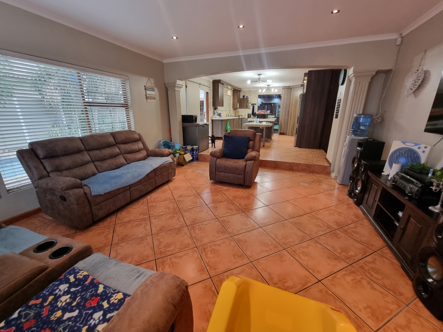 3 Bedroom Property for Sale in Dobson Western Cape